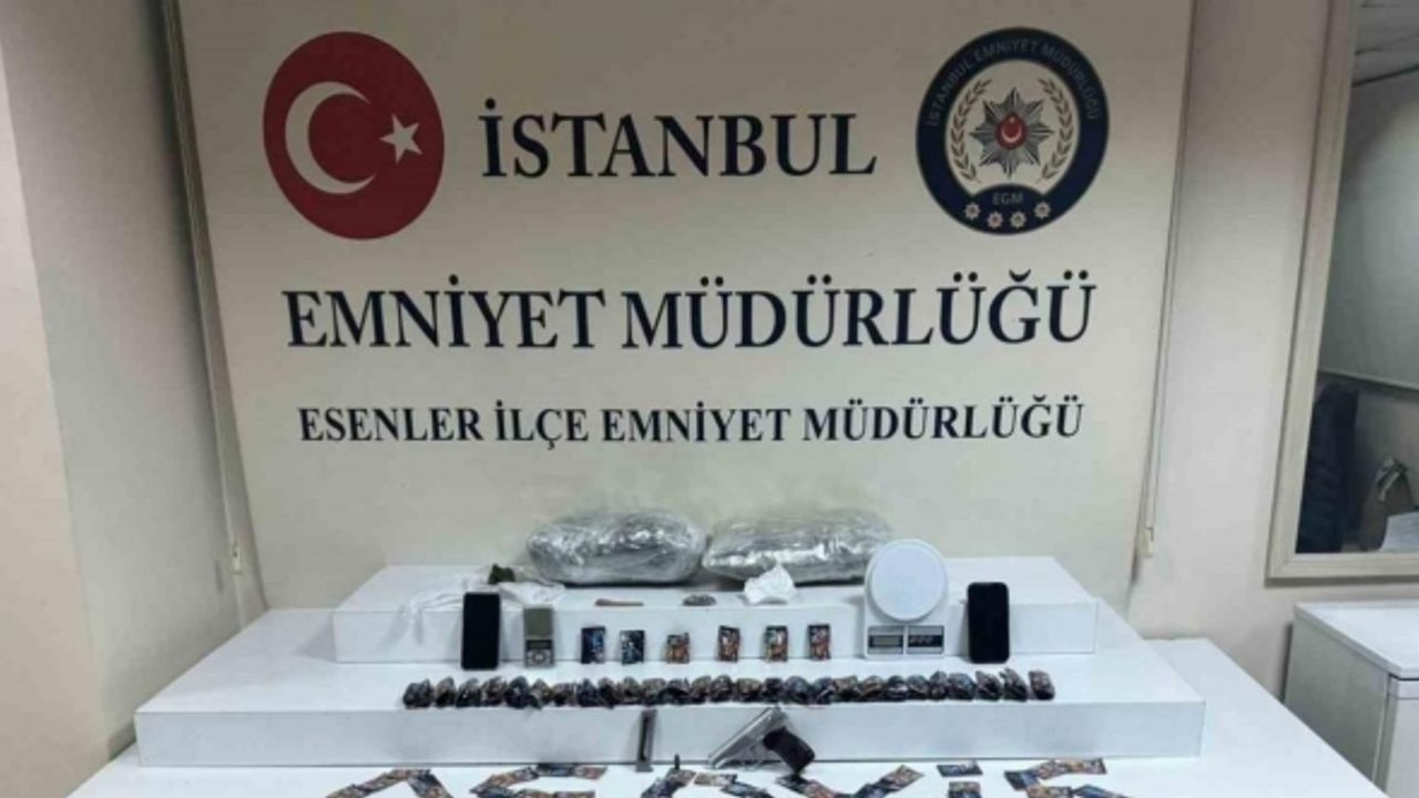 Esenler’de 2.5 kilogram uyuşturucuyu sakız kutularına gizlemişler: 2 gözaltı