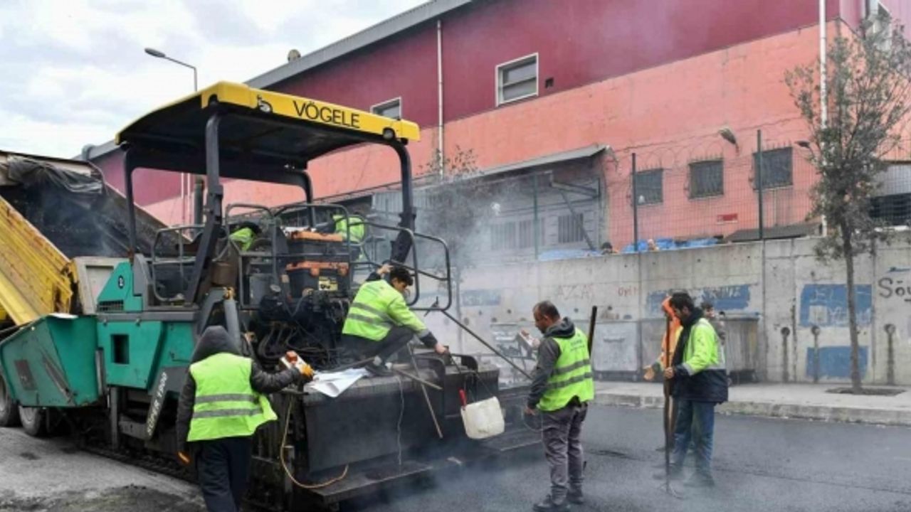 Esenyurt’ta cadde ve sokaklarda asfaltlama çalışmaları sürüyor