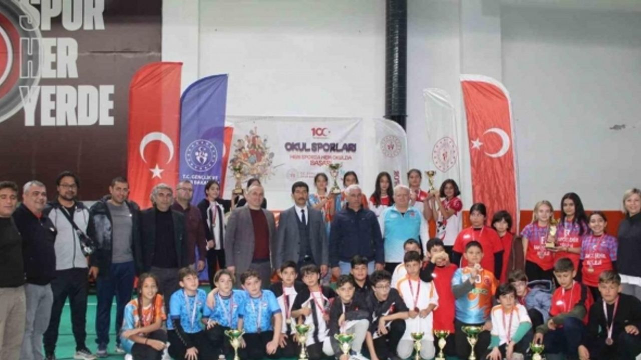 Floor Curling küçükler  il birinciliği müsabakaları Köyceğiz’de yapıldı