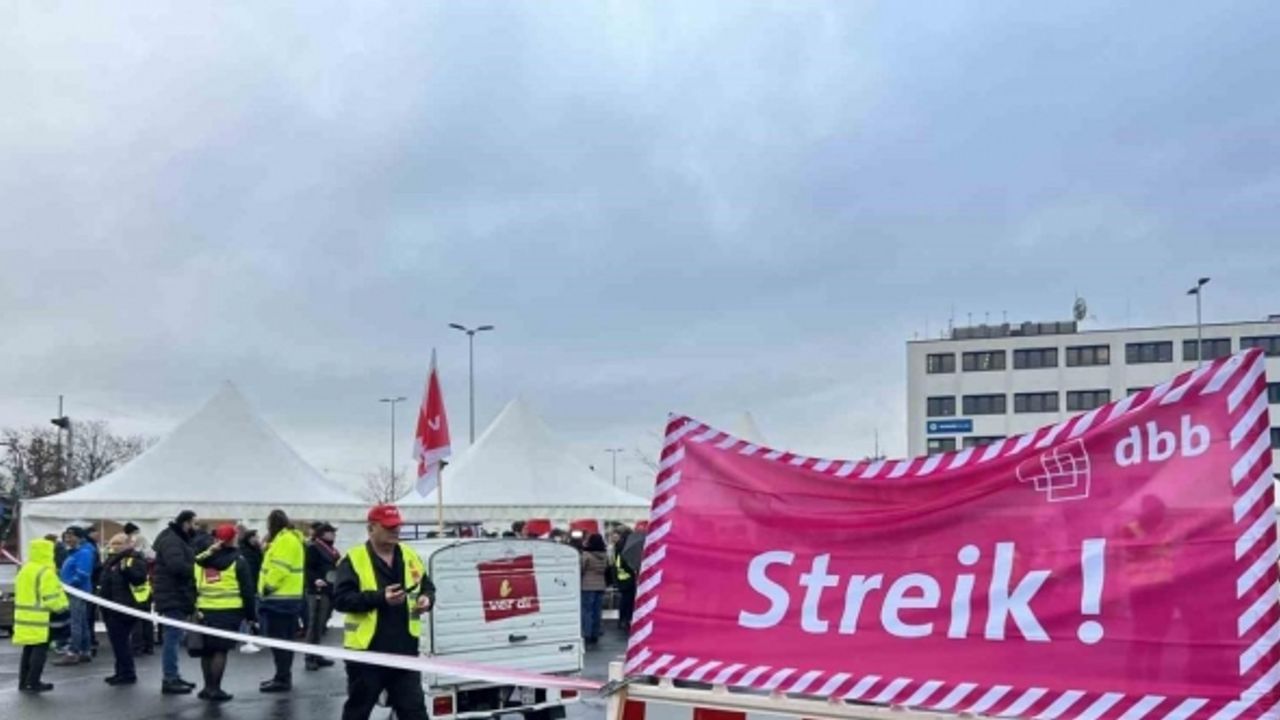 Frankfurt Havalimanı’nda işçiler greve gitti: 800 uçuş iptal edildi