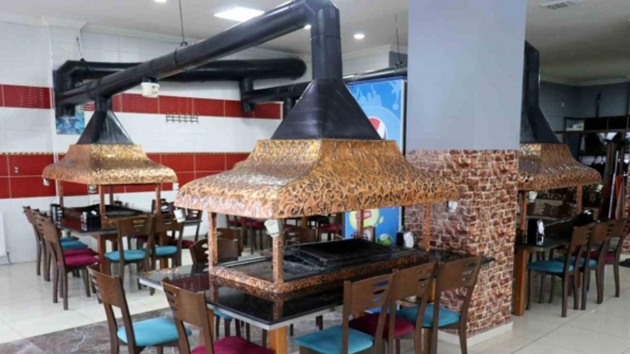 Gümüşhane’nin tek ocakbaşı işletmesi çevre il ve ilçelerden lezzet tutkunlarının akınına uğruyor