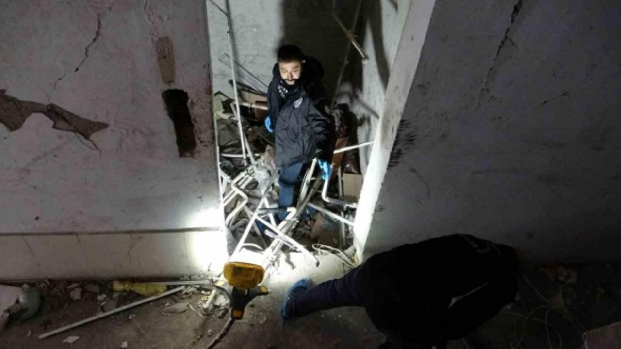 Hasarlı binada asansör boşluğuna düşen şahıs ağır yaralandı