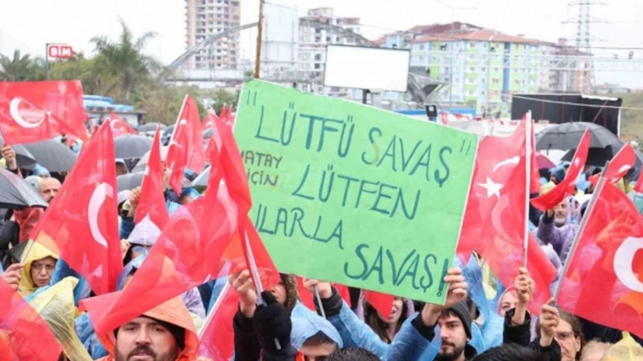 Hataylılar Lütfü Savaş’a destek için CHP il başkanlığında bir araya geldi