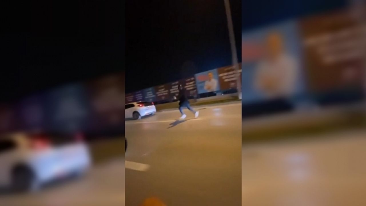 Hayali motosikleti ile otomobil solladı, canını böyle hiçe saydı