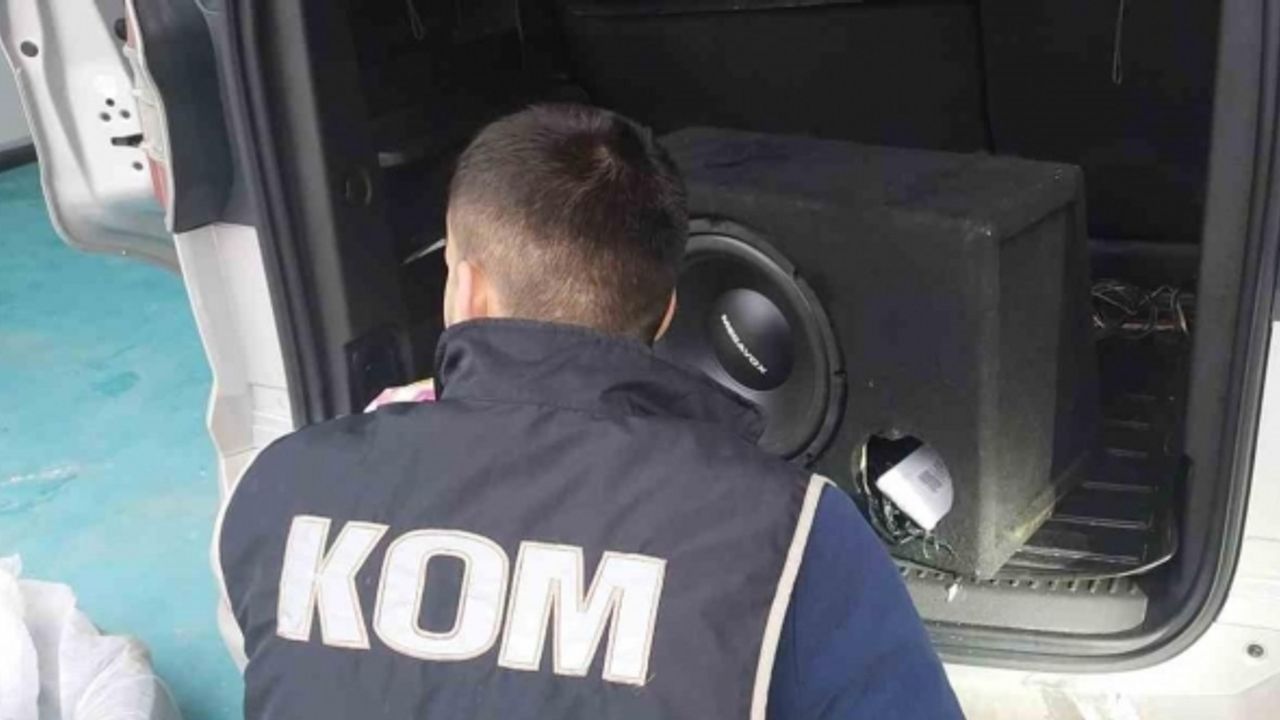 Hoparlörlere saklanan gümrük kaçağı telefonlar ele geçirildi