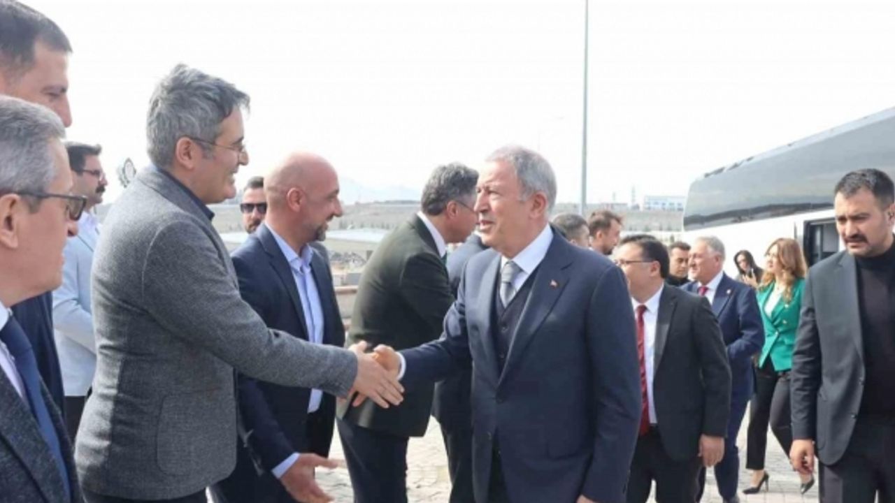 Hulusi Akar’dan TOMTAŞ’a övgü: "Güzel ve örnek bir tesis"