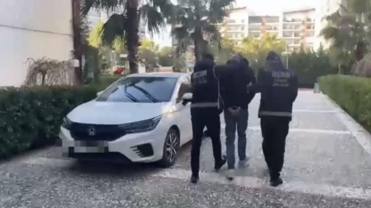 İnterpol tarafından kırmızı bültenle aranan zanlı İzmir’de yakalandı