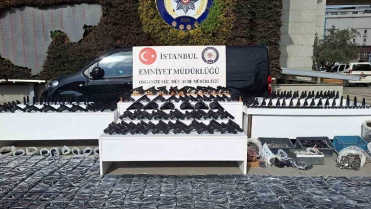 İstanbul’da silah kaçakçılarına yönelik operasyonlar: 432 tabanca ele geçirildi, 24 şüpheli gözaltına alındı