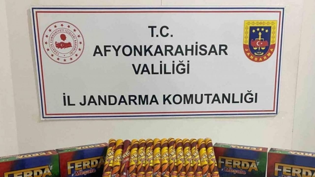 İzinsiz hava fişek ve meşale satışı yapan zücaciyeye jandarma baskını