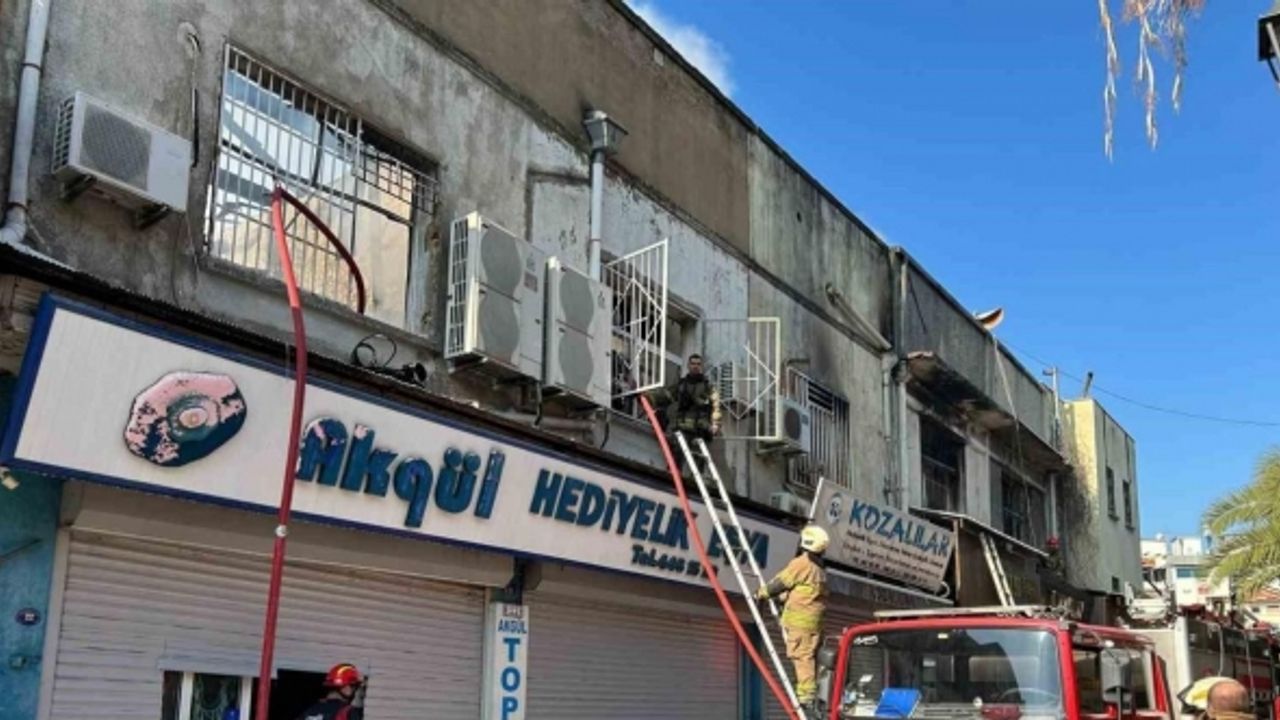 İzmir Kemeraltı Çarşısı’nda çıkan yangın kontrol altına alındı