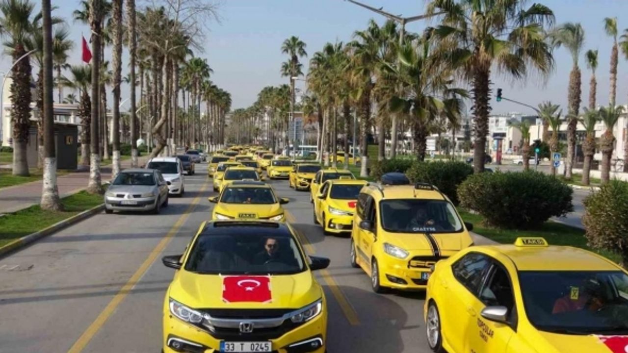İzmir’de cinayete kurban taksici, Mersin’de 450 taksicinin düzenlediği konvoyla anıldı