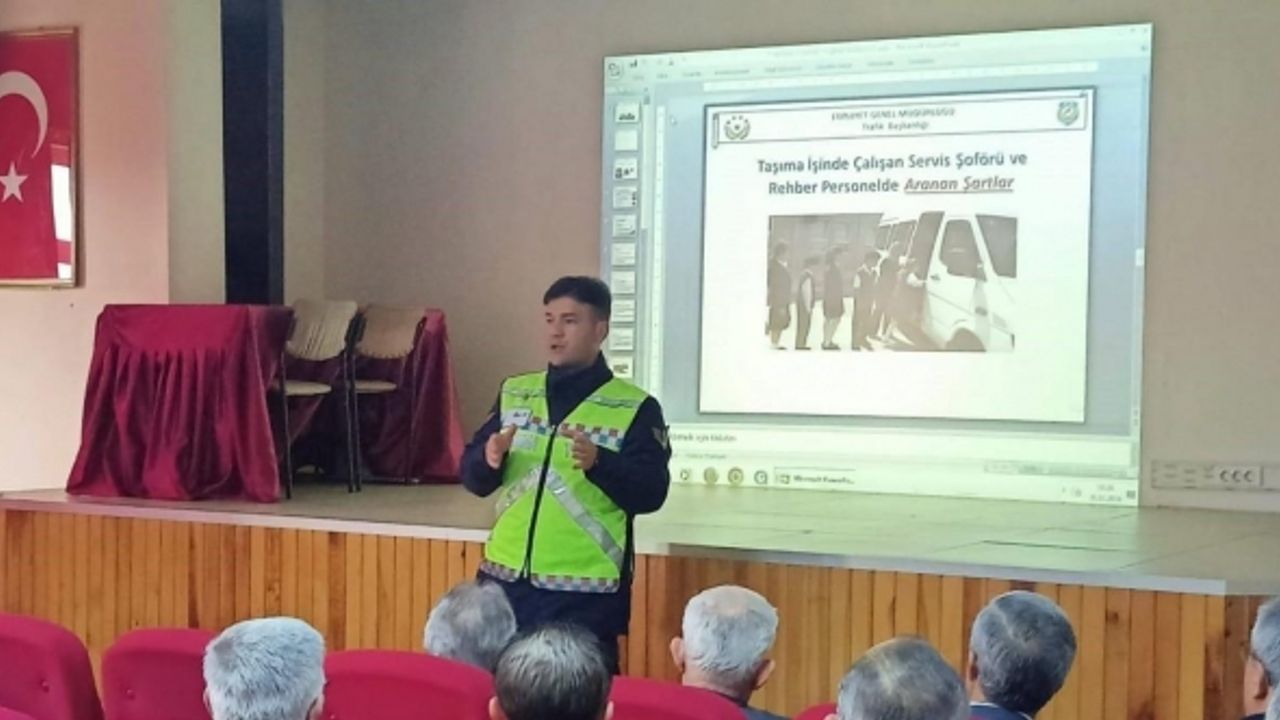 Karacasu’da okul servis şoförleri ve rehber personeller bilgilendirildi