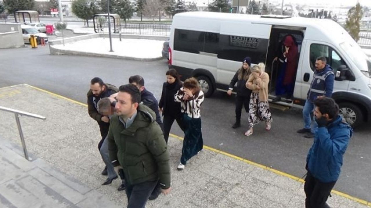 Karaman’da 1 milyon 100 bin liralık ziynet eşyası çalan 3 kadın tutuklandı