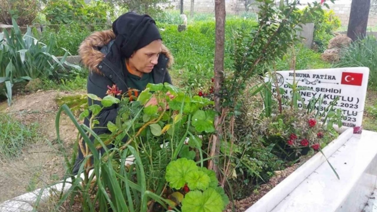Kendisi için hazırladığı mezara depremde hayatını kaybeden kızını ve torununu defnetti
