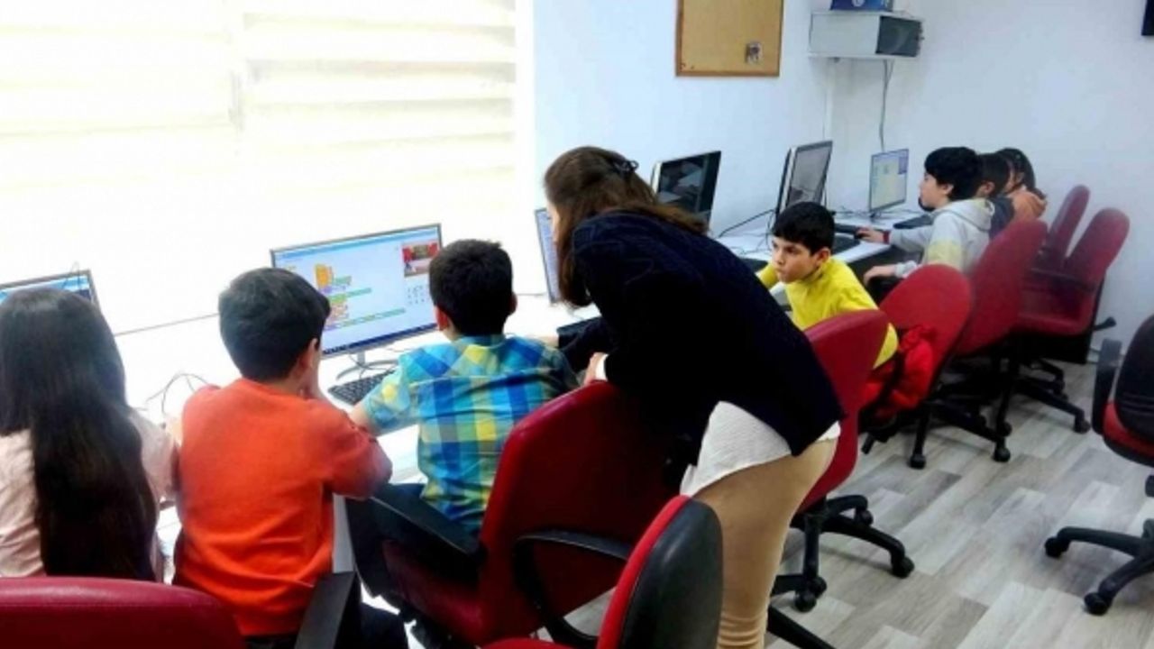 Kodlama eğitimi ile hem eğleniyorlar, hem öğreniyorlar