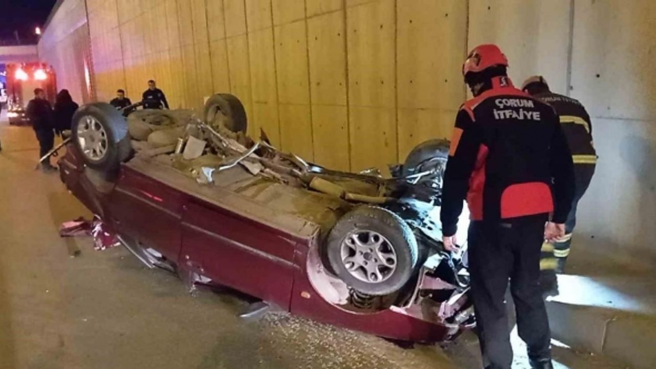 Kontrolden çıkan otomobil karşı şeritteki araca çarpıp takla attı: 1 ölü, 3 yaralı