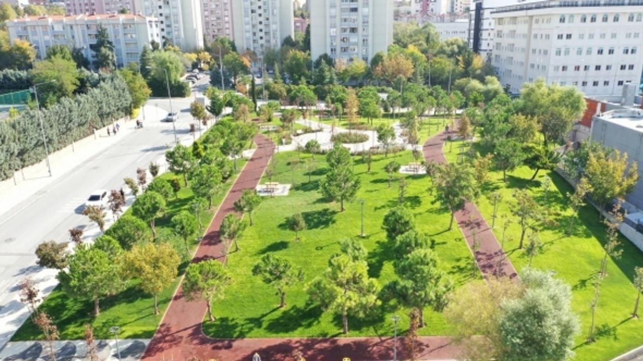 Küçükçekmecenin çehresi, yeni parklar ve yeşil alanlarla güzelleşiyor