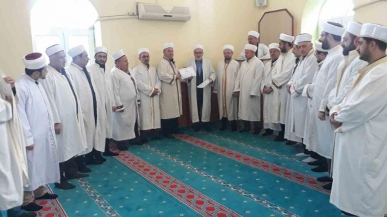Kursu başarı ile bitiren din görevlilerine belgeleri verildi