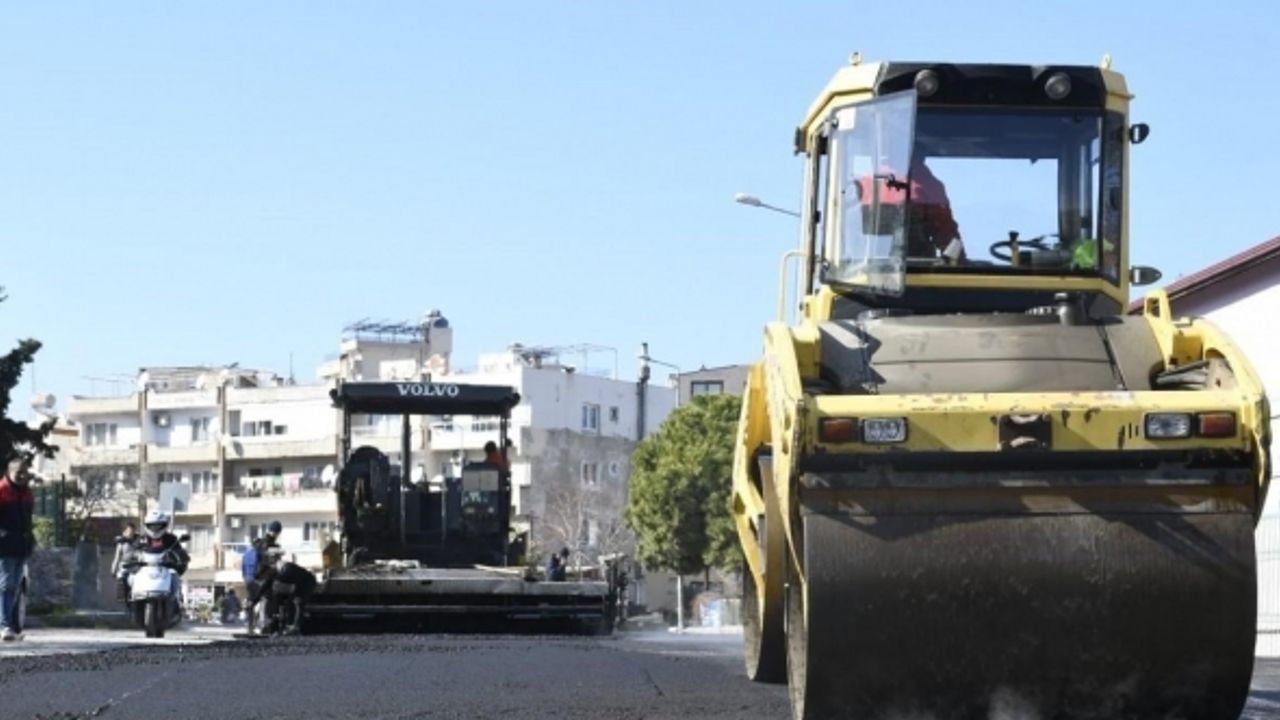 Kuşadası’nda sıcak asfalt çalışmaları Camiatik Mahallesi ile sürüyor