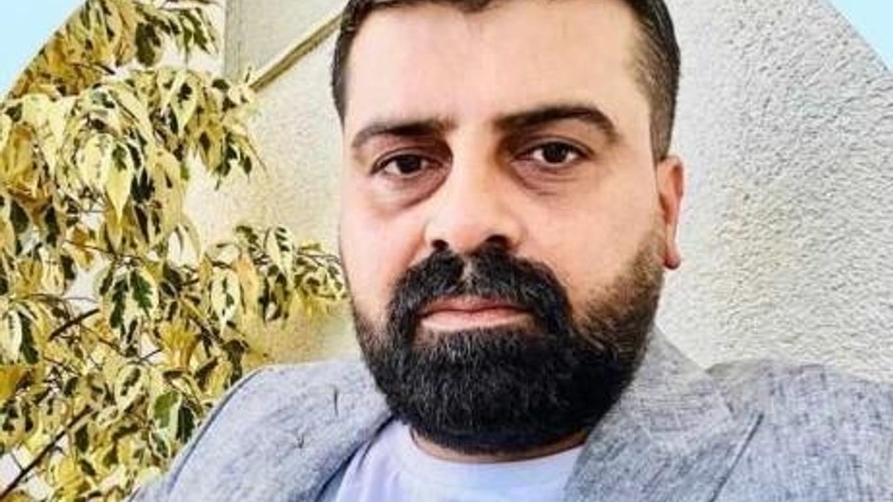 Mersin’de tırın altına giren lüks otomobil hurdaya döndü: 1 ölü