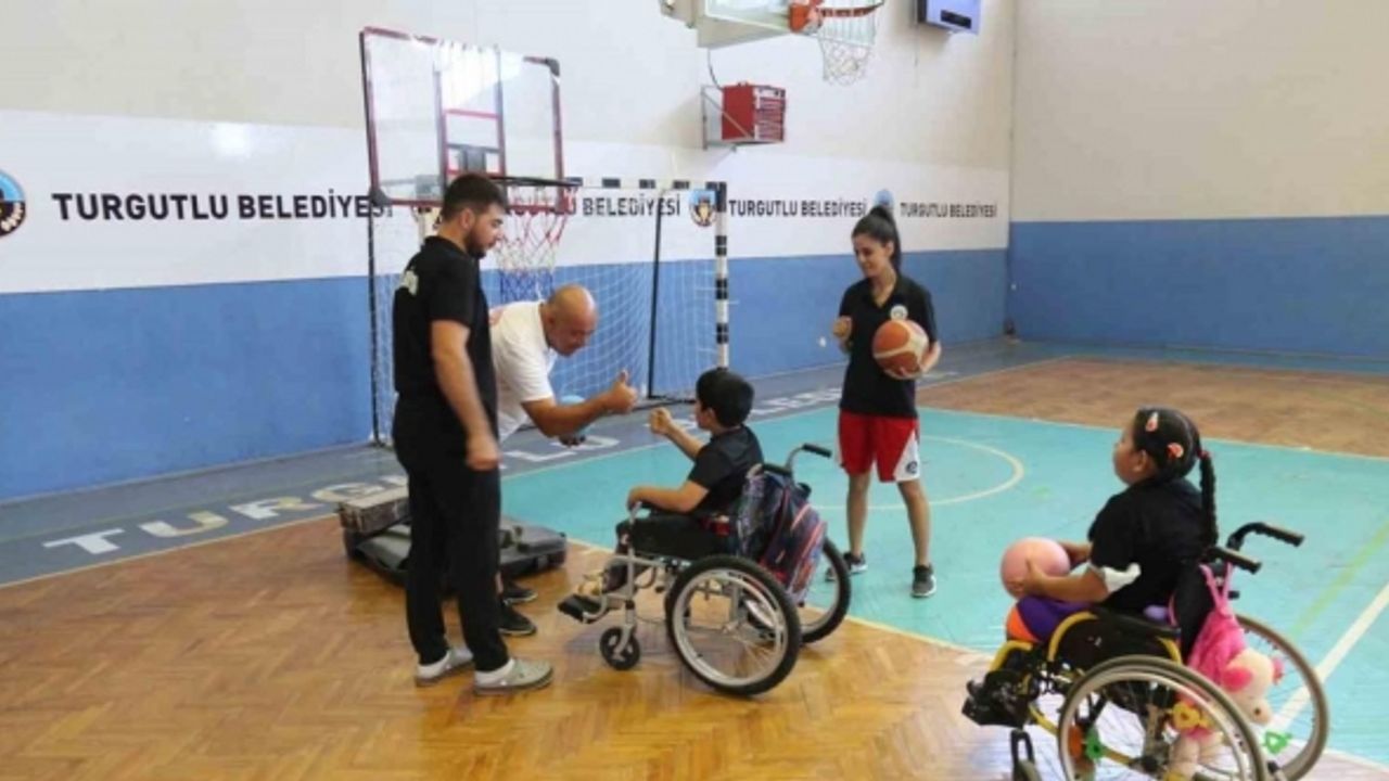 ‘Mutlu Cuma’ Projesiyle sporda engeller kaldırılıyor
