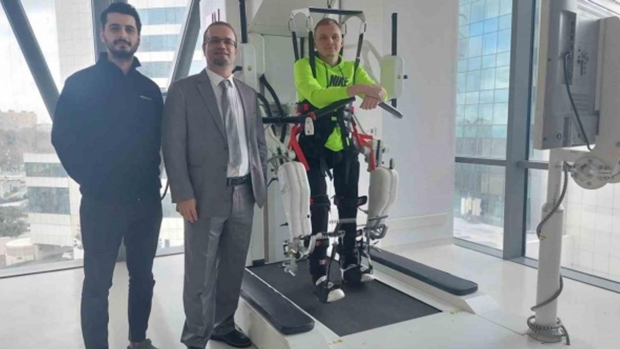 Omurilik felçli Bosnalı genç Türkiye’de yeniden yürüme umudu buldu
