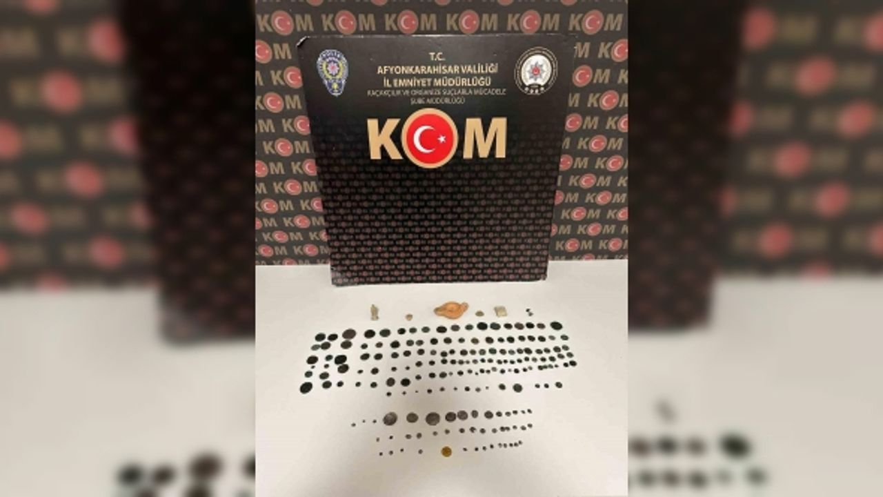 Polis 175 adet tarihi sikke ve obje ele geçirdi