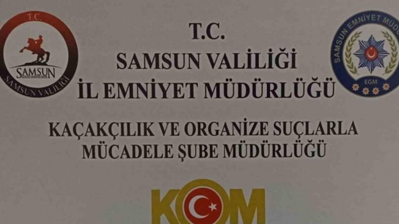 Polis otomobilin kaput kısmına gizlenmiş 3 tabanca ele geçirdi