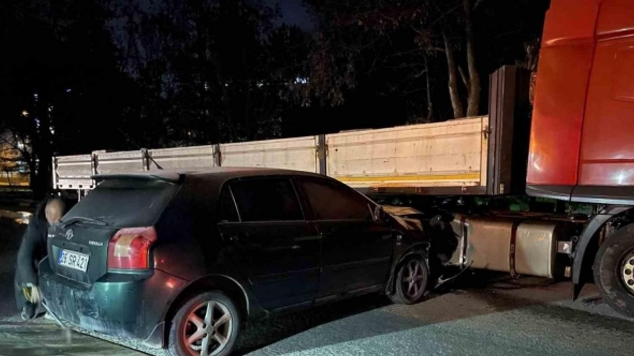 Polisten kaçan alkollü sürücü tıra çarptı