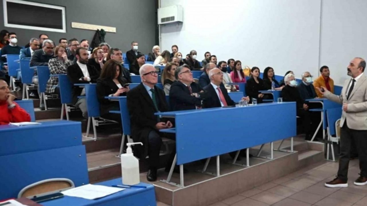 Rektör Özölçer, Fen Fakültesinin Akademik Genel Kurul Toplantısına katıldı