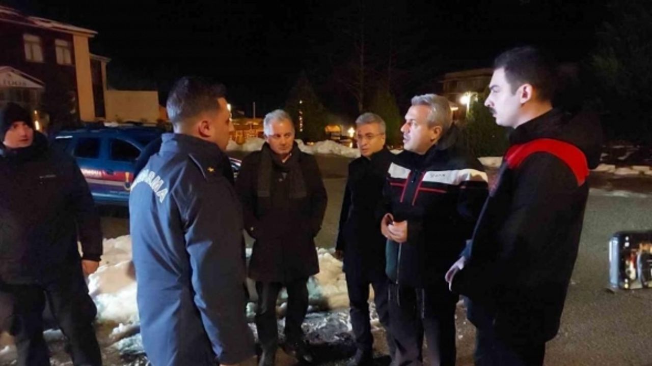 Rize’de çığın altında kalan operatör hastaneye kaldırıldı