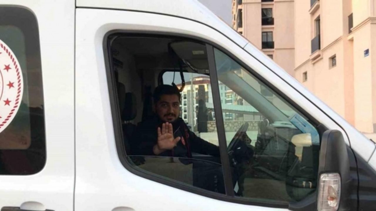 Sağlıkçı hastayı götürmek yerine ambulansı durdurup muhabire ‘çekemezsin’ dedi