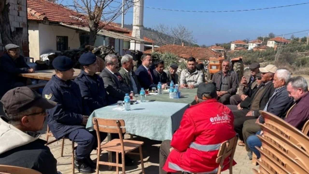 Salihli Kaymakamı Sağlam vatandaşların sorun ve taleplerini dinledi