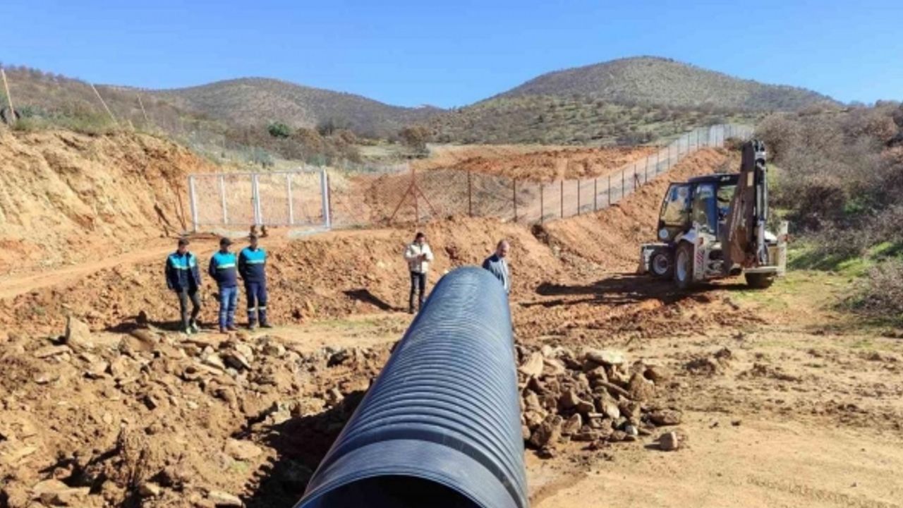 Salihli’de yağmur sularına koruge boru ile önlem