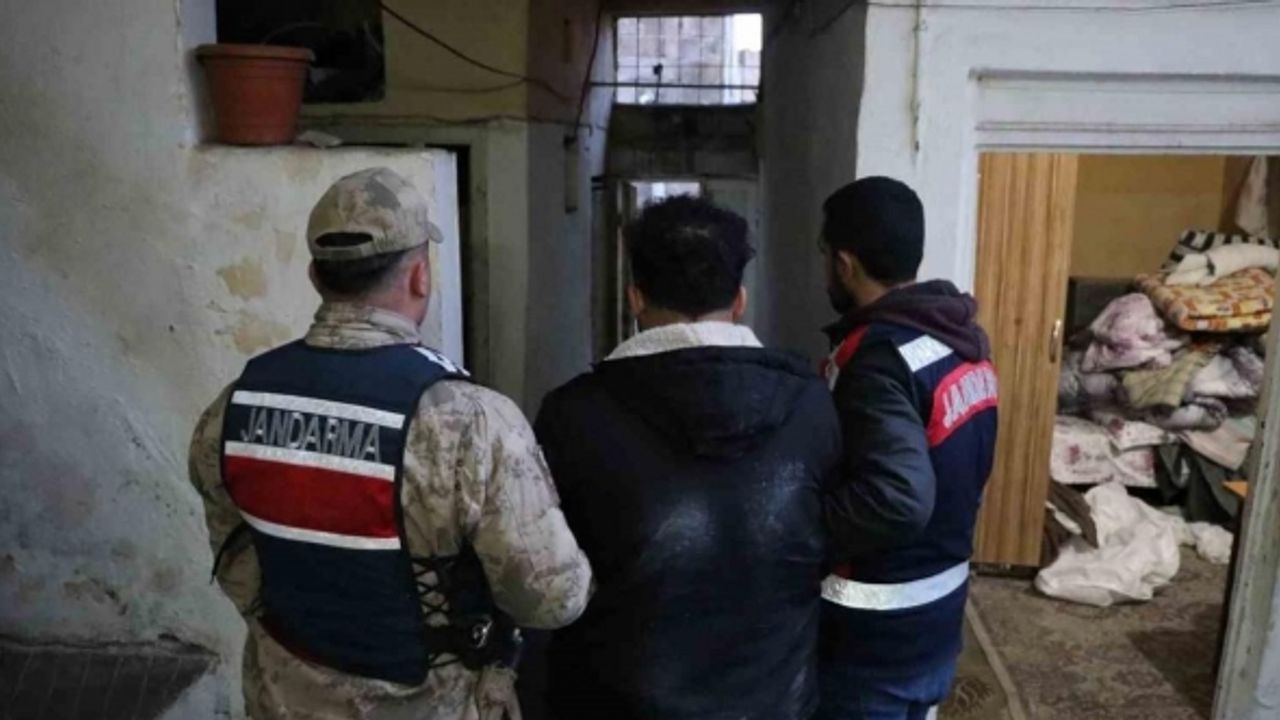 Şanlıurfa merkezli DEAŞ operasyonu: 8 gözaltı