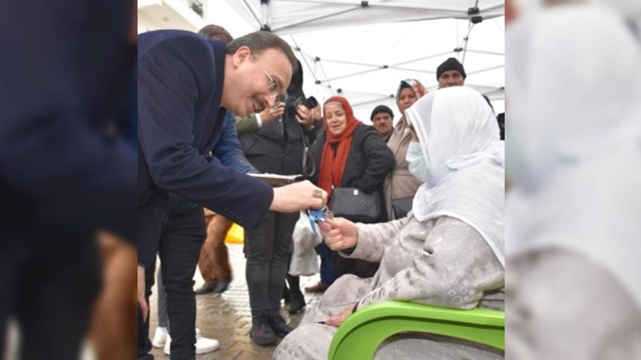 Siirt’te 24 konut kura ile hak sahiplerine teslim edildi