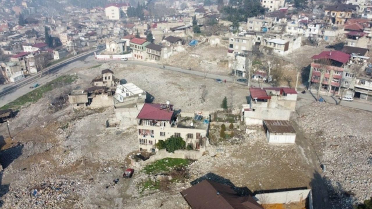 Tarihi Maraş’ın merkezi Kuyucak’ın büyük bölümü boş arsaya döndü