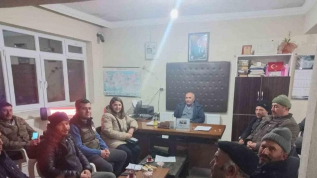 Tarım ve Orman Müdürlüğü ekipleri üreticileri gece bilgilendirdi