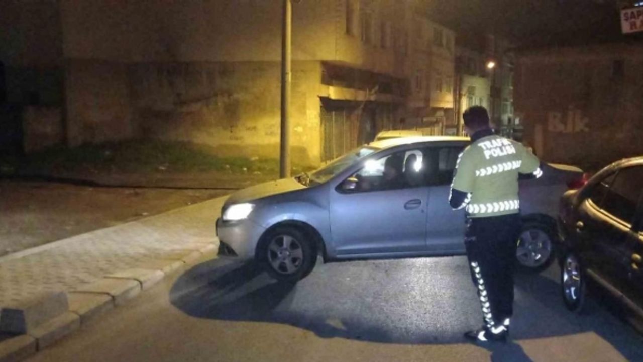 Ters yönde seyrederken polise yakalanan alkollü sürücüye 38 bin 832 lira ceza