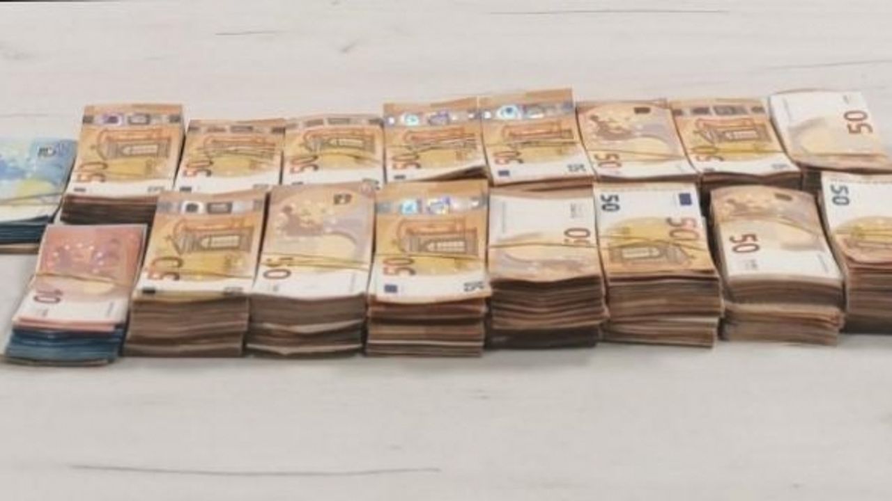 Tırın dondurucusuna konulan 153 bin euro ele geçirildi