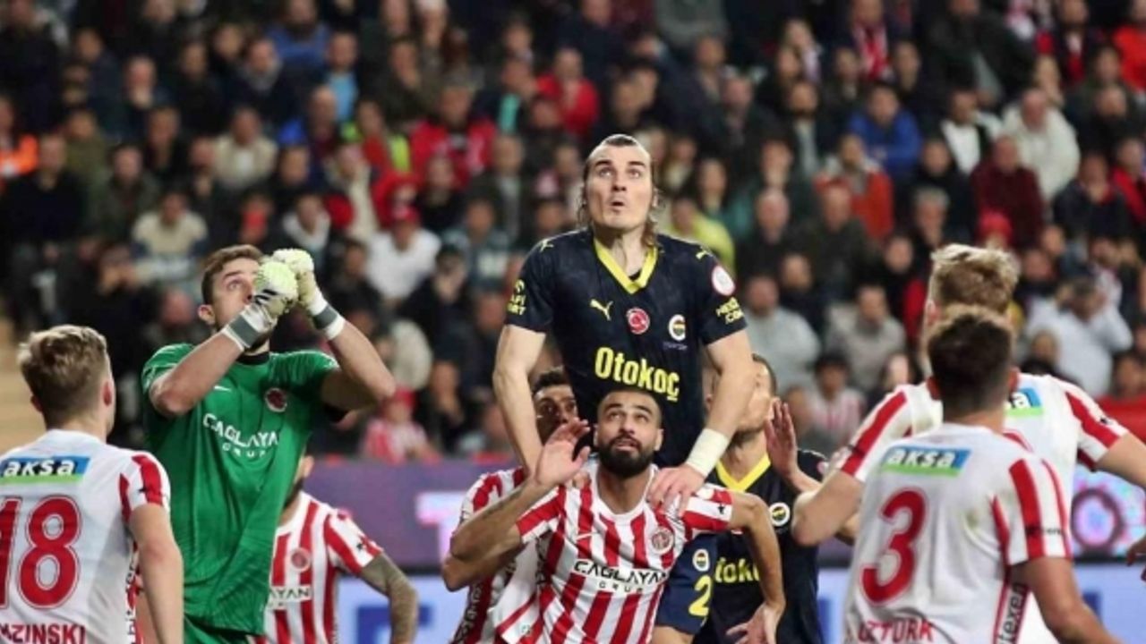 Trendyol Süper Lig: Antalyaspor: 0 - Fenerbahçe: 1 (İlk yarı)