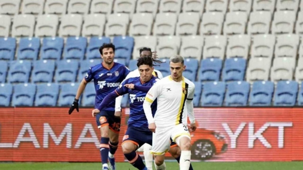 Trendyol Süper Lig: Başakşehir: 1 - İstanbulspor: 0 (İlk yarı)