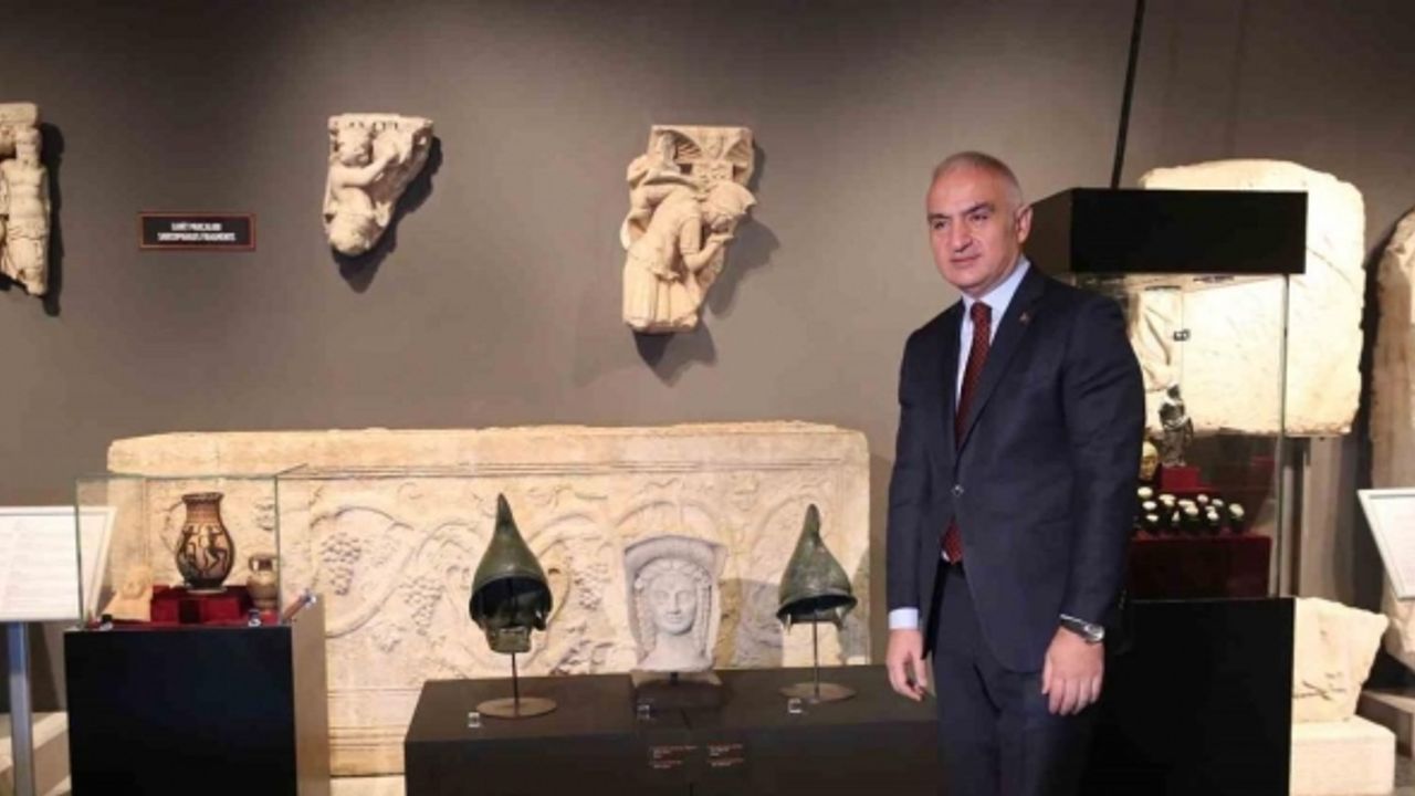 Türkiye’den geçmiş yıllarda ABD’ye kaçırılan 41 tarihi eser, Kültür ve Turizm Bakanlığının girişimiyle yurda getirildi