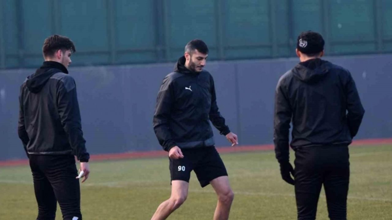 Tuzlaspor hazırlıklarını tamamlayan Manisa FK, İstanbul’a hareket etti