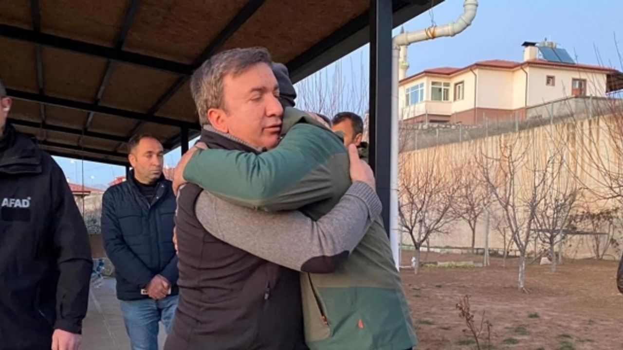 Vali Aydoğdu, kayıp madencilerin ailelerini yalnız bırakmıyor