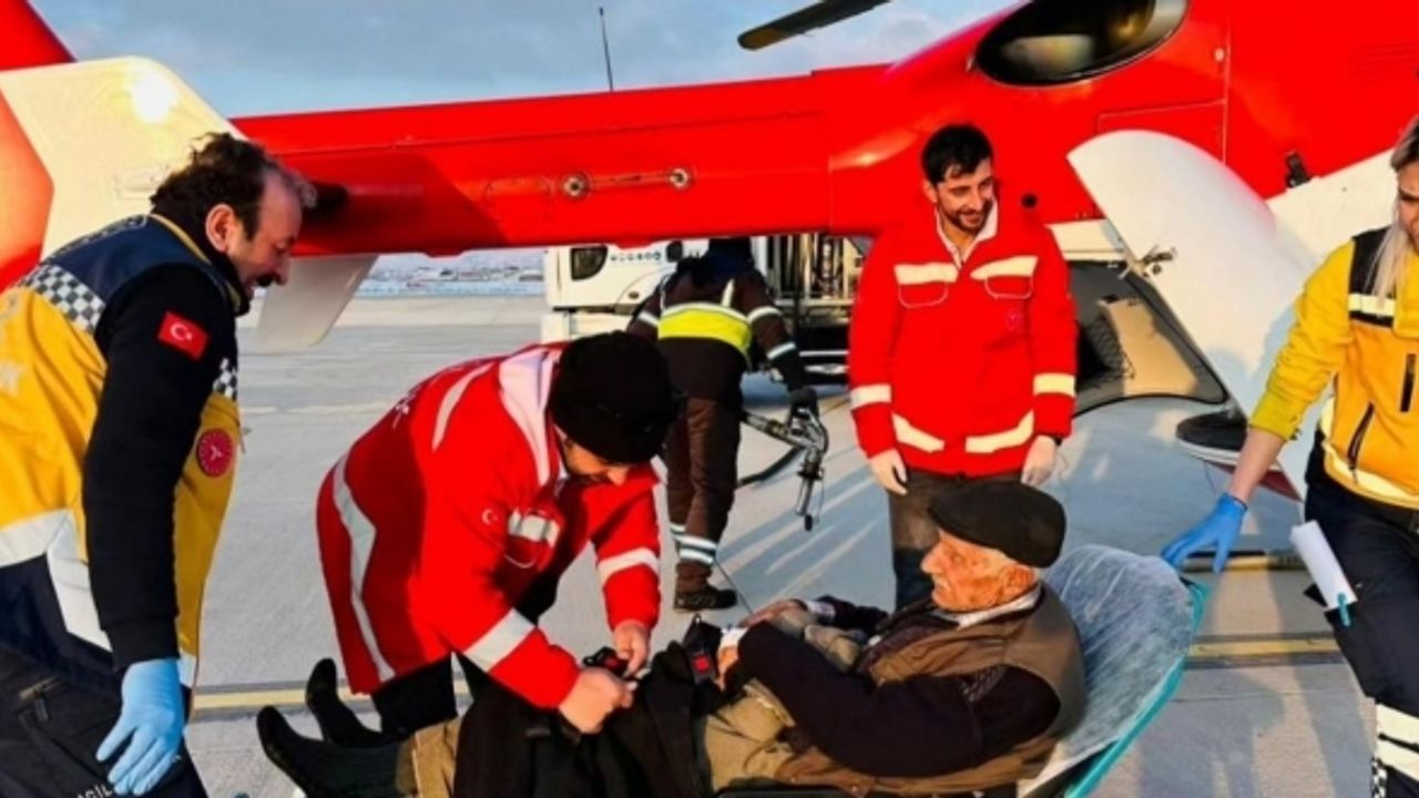 Van’da kalp krizi geçiren yaşlı hasta için helikopter havalandı