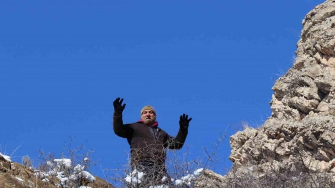 ’Yalnız Kurt’ lakaplı Nizam Kul, Sitare Dağı’na koşarak tırmanıyor