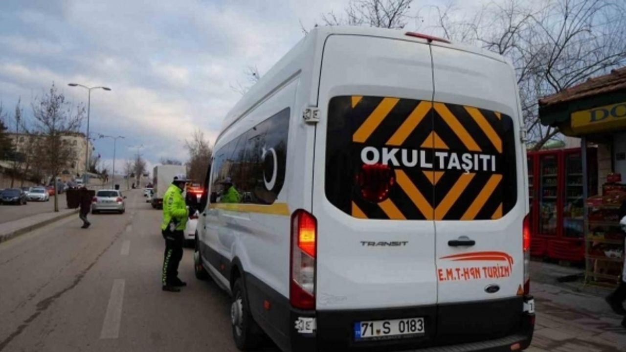 Yarıyıl tatili sona erdi, polis okul çevrelerinde denetim yaptı