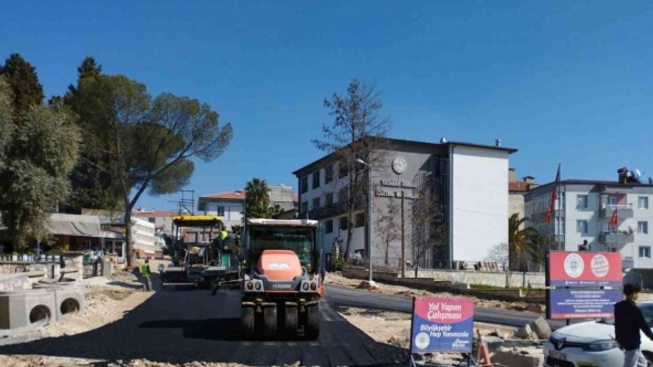 Yatağan Atatürk Caddesi’nde sıcak asfalt çalışmasının birinci katı tamamlandı