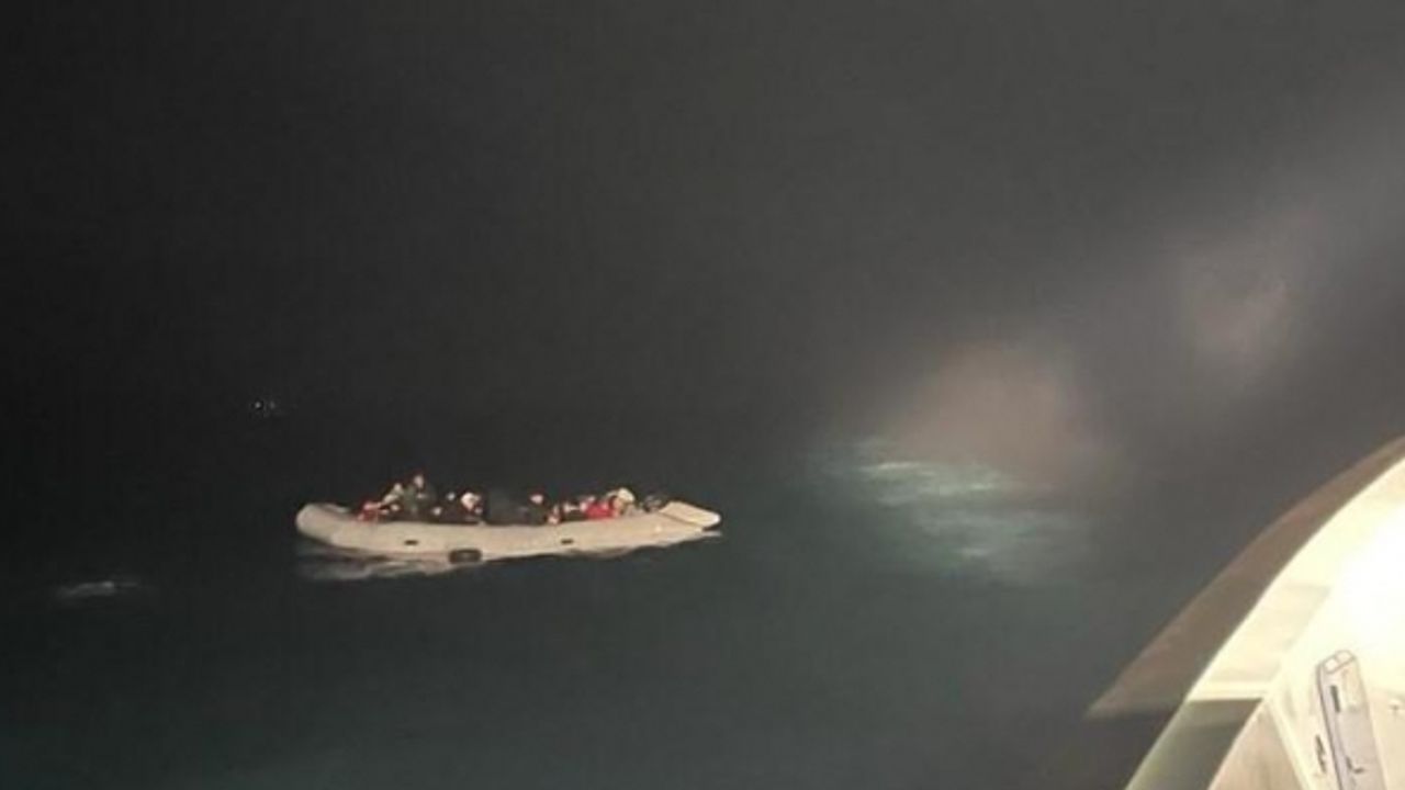 Yunan unsurlarınca ölüme terk edilen 48 kaçak göçmen kurtarıldı